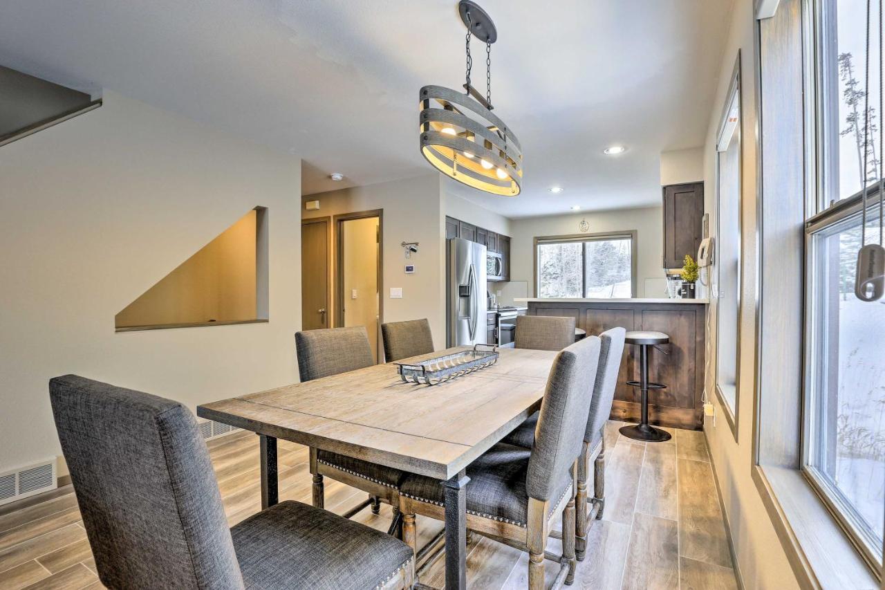 Holiday home Sleek Townhome With Views 8 Mi To Copper Mtn